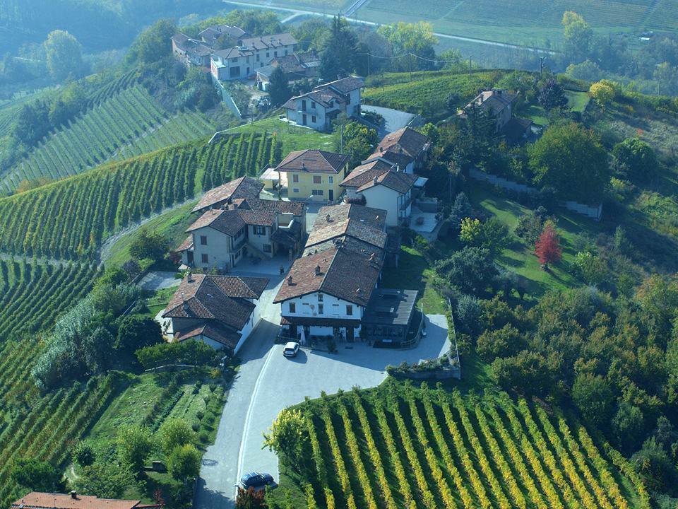 La Rosa Dei Vini Bed & Breakfast Serralunga d'Alba Bagian luar foto